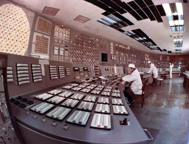 Poste de commande de la Centrale nucléaire de Tchernobyl, Ukraine 1982, fonds France-URSS, coll. La contemporaine img6 Tchernobyl