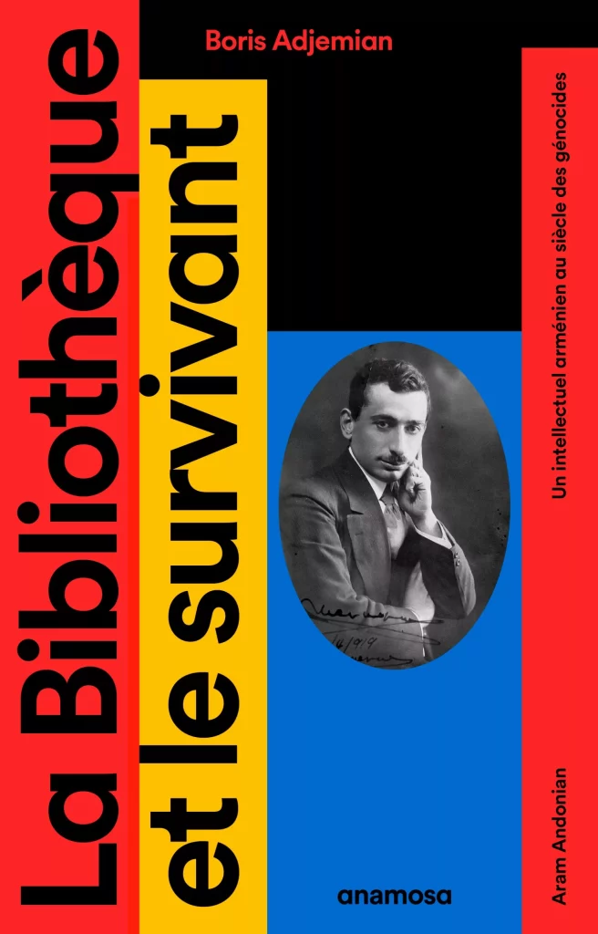 Couverture du livre. Le titre est écrit sur des bandes verticales rouge et jaune vifs. Au milieu, une photo d'Aram Andonian