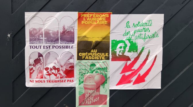 Collage d'affiches antifascistes